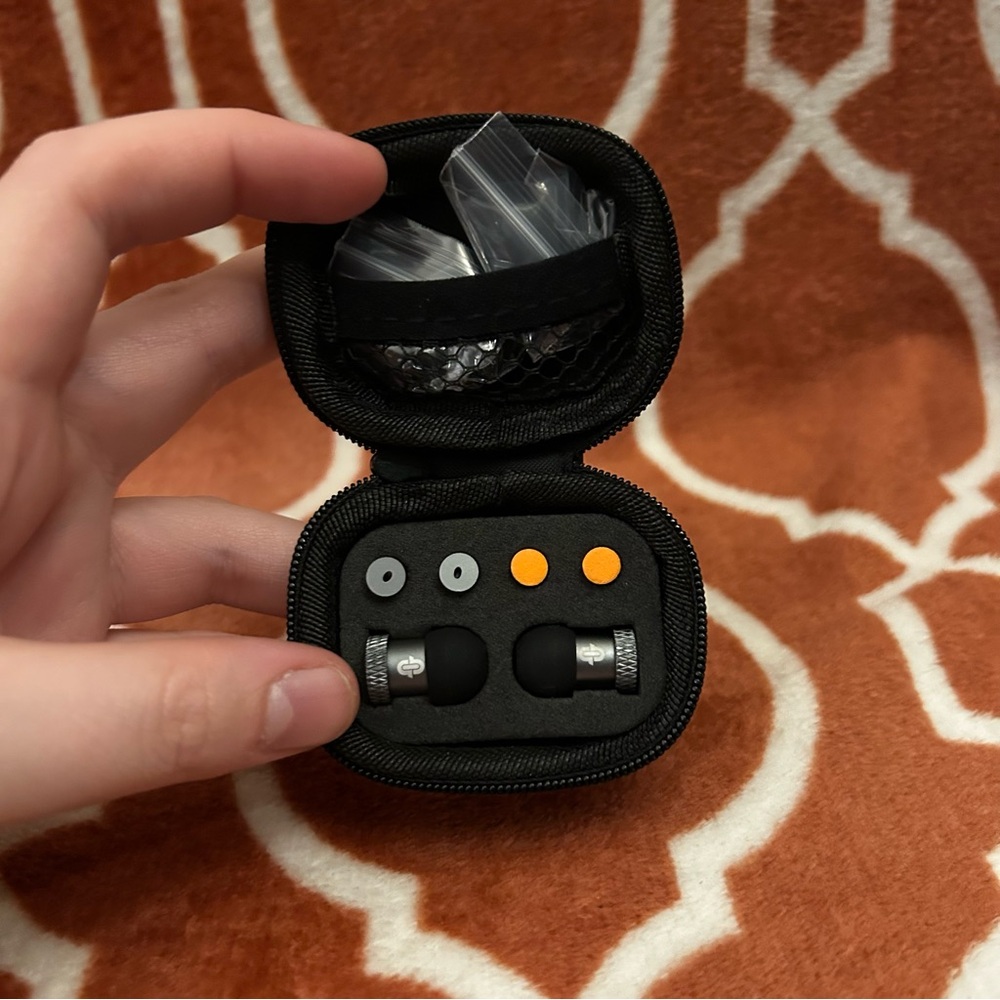 Quietbuds Earplugs w/Case (Never Used)